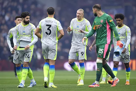 دقيقة بدقيقة.. أستون فيلا 0-0 مانشستر سيتي.. الشوط الأول 